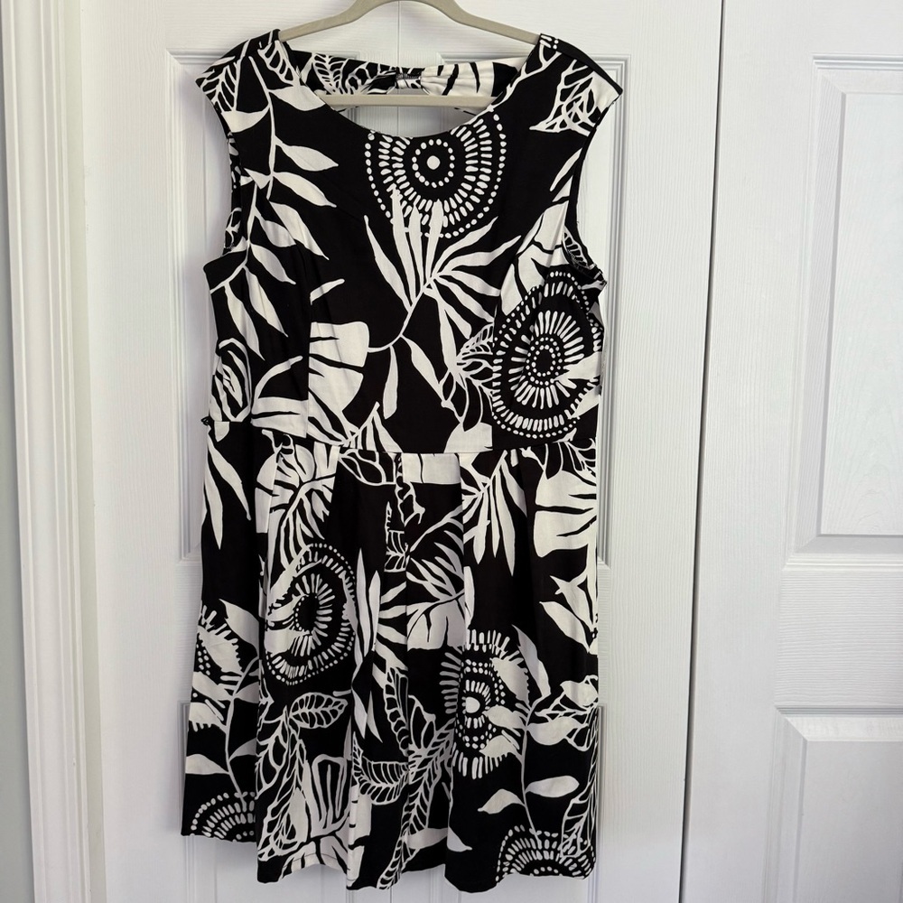 NEW Perceptions Black and White Classy Sleeveless Sheath Dress SIZE 16 - Picture 6 of 11